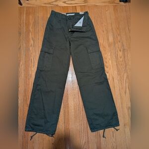 NWT Levi’s '94 Baggy Cargo Pants - Olive Green - Size 24